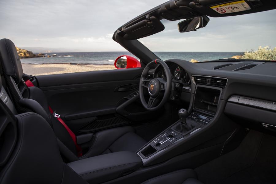 Интерьер Porsche 911 Speedster (991) 2019 года  (WW) (фото 35 из 54)